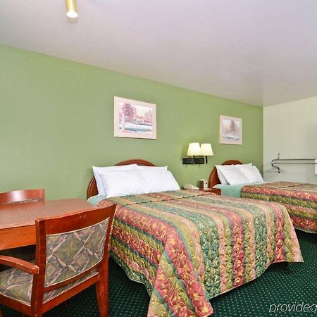 Pine Point Inn & Suites Smithville Exterior foto