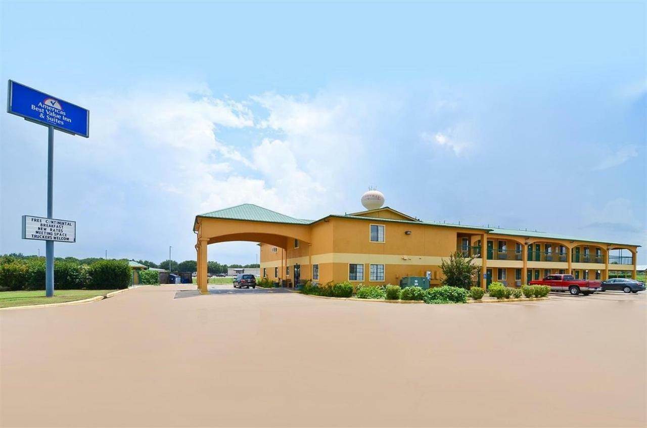 Pine Point Inn & Suites Smithville Exterior foto