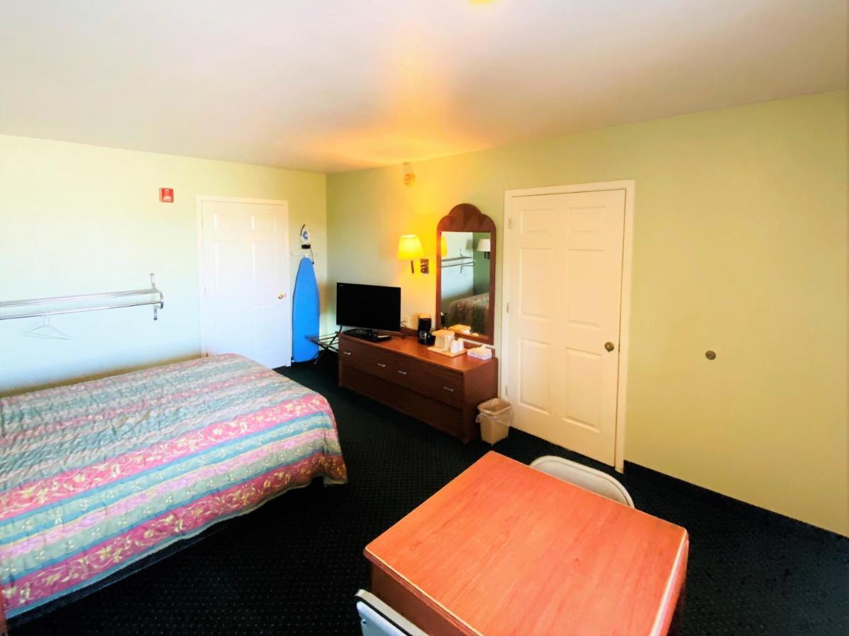 Pine Point Inn & Suites Smithville Exterior foto