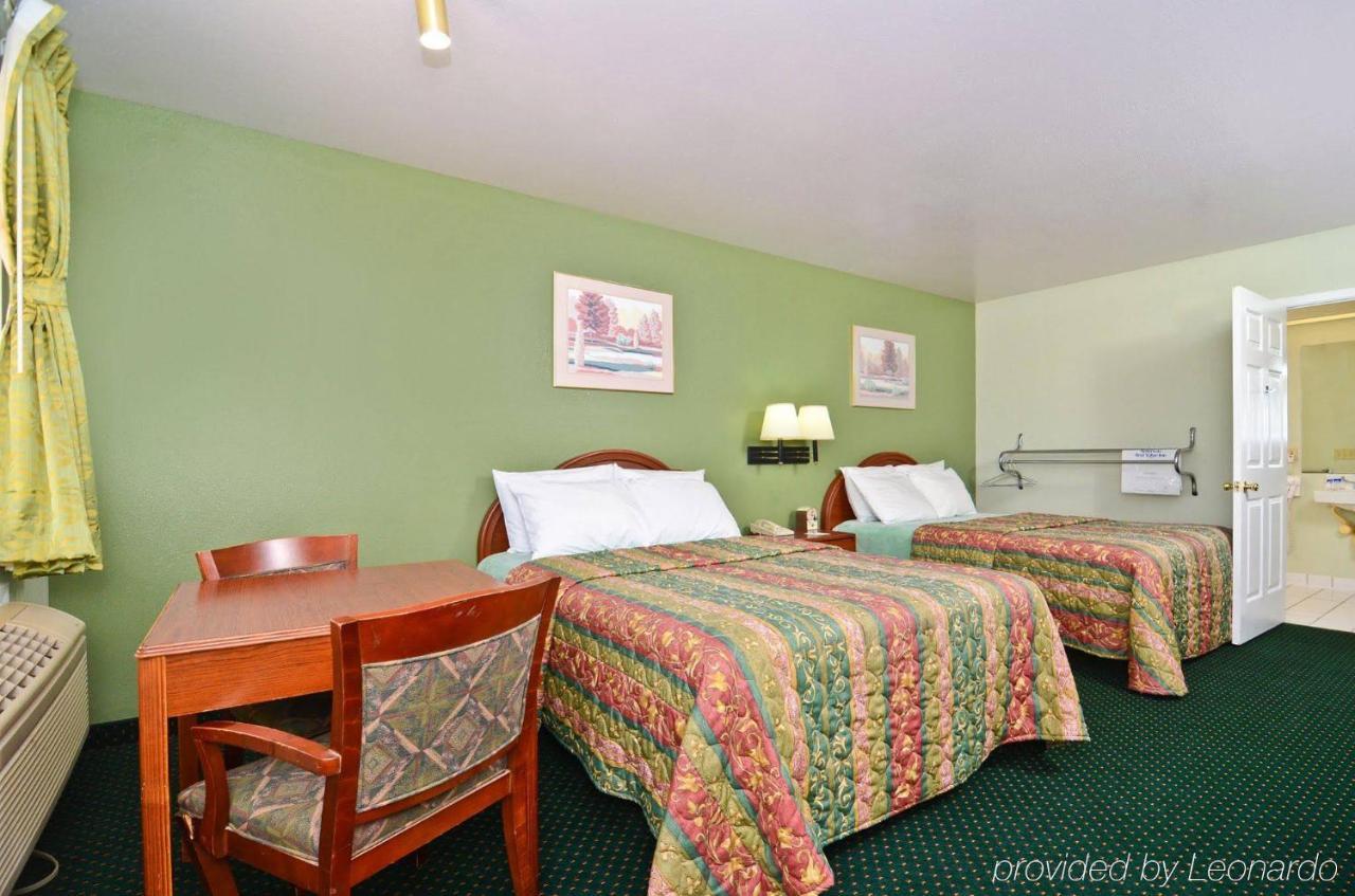 Pine Point Inn & Suites Smithville Exterior foto